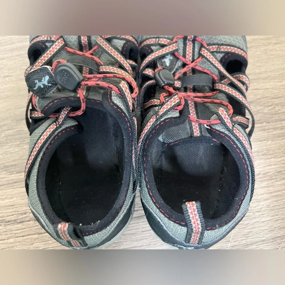 Chaco closed toe